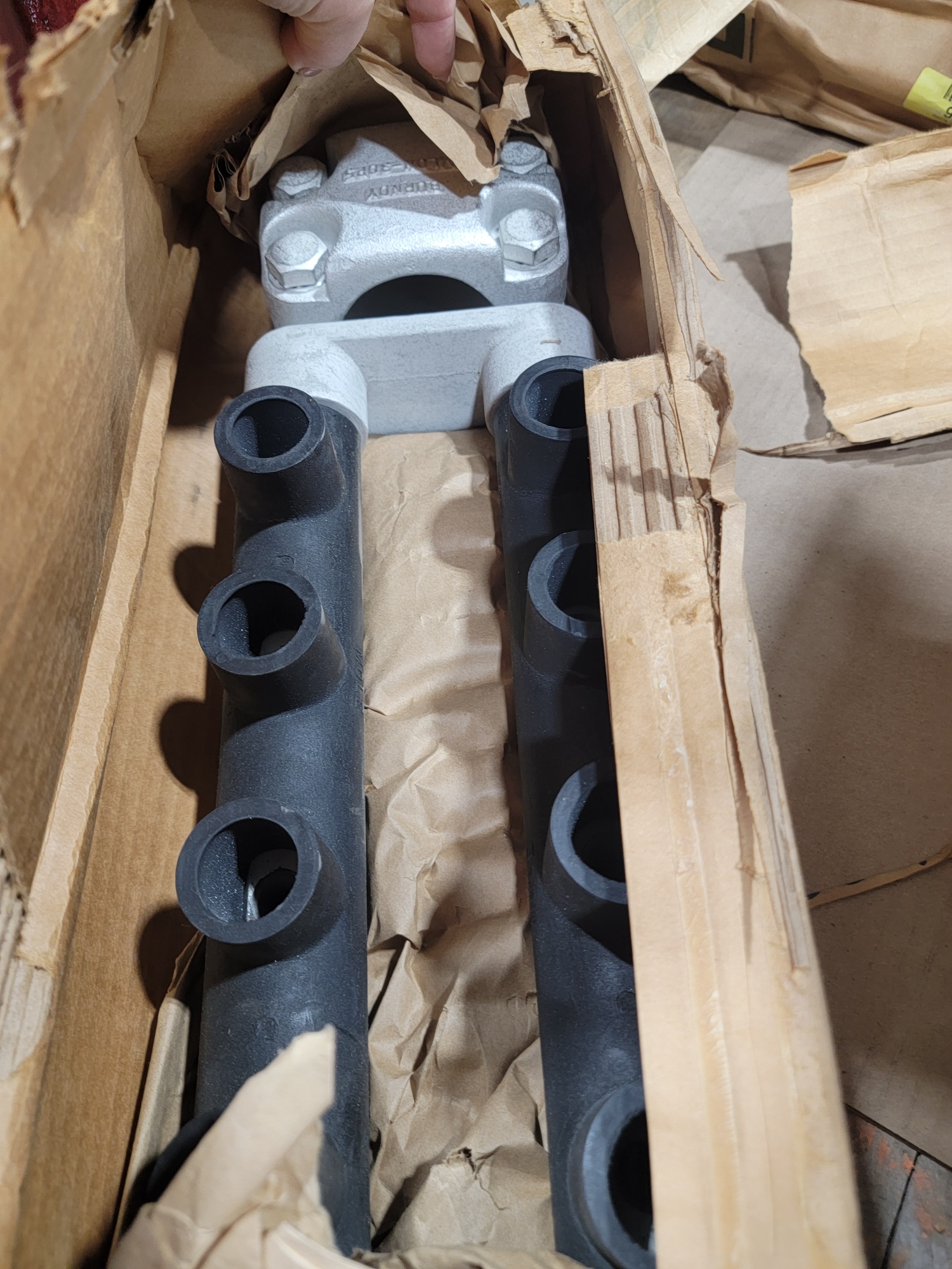 CONNECTOR, MOLE STUD 3000A 8OUT CU 600V