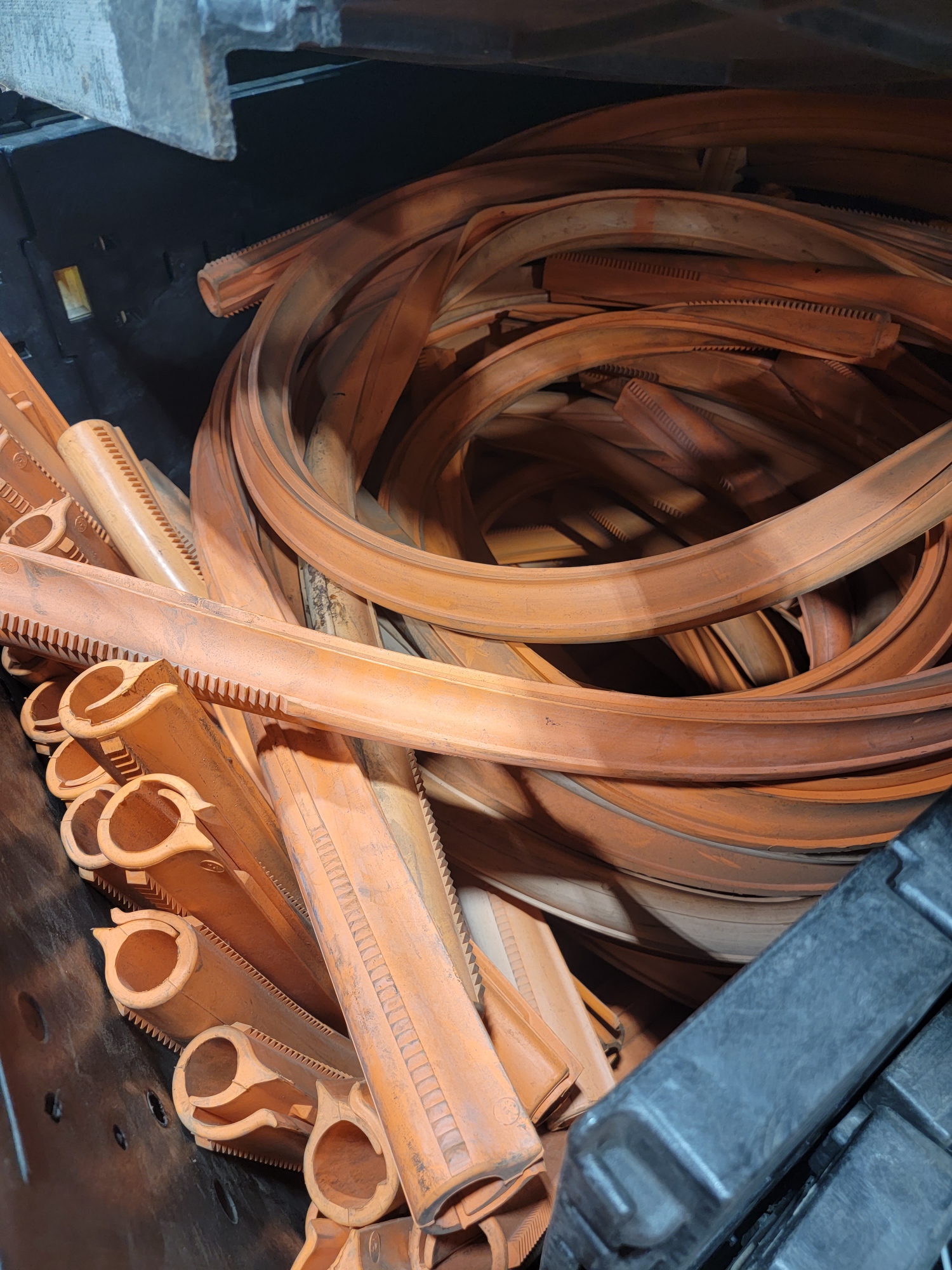 HOSE, LINE 1-1/4IN DIAx6FT RBR ORN FLEX