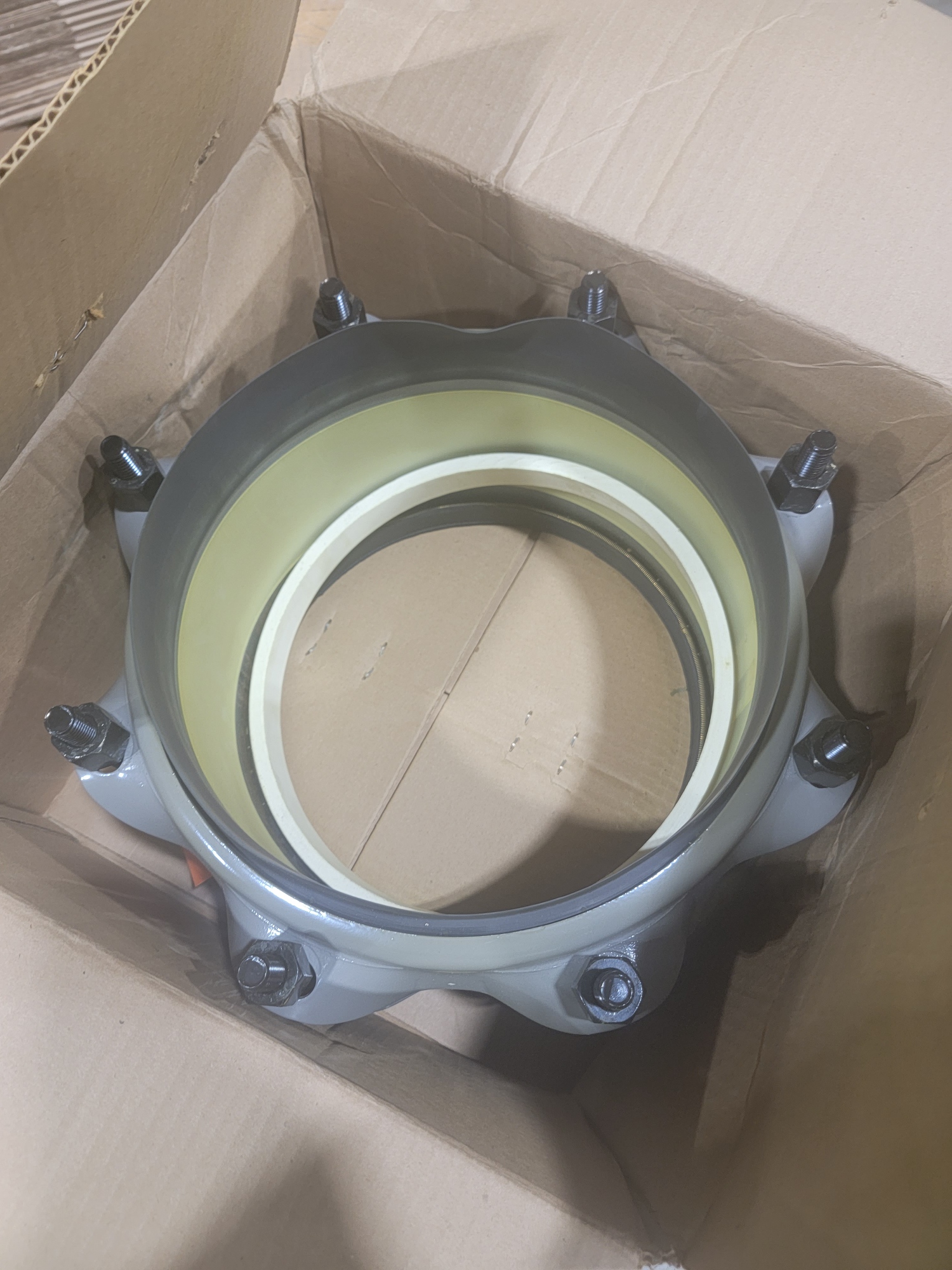 COUPLING, CS 12IN COMP NON-RESTRAINT BLT