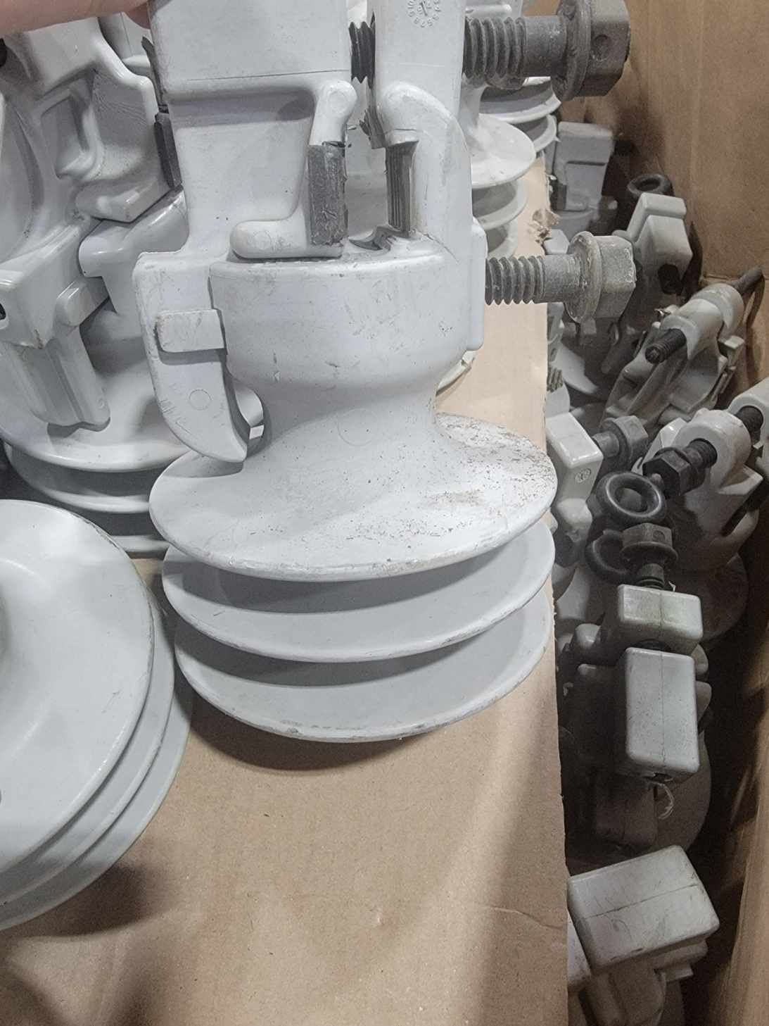 INSULATOR, PIN TYPE VISE TOP 15KV