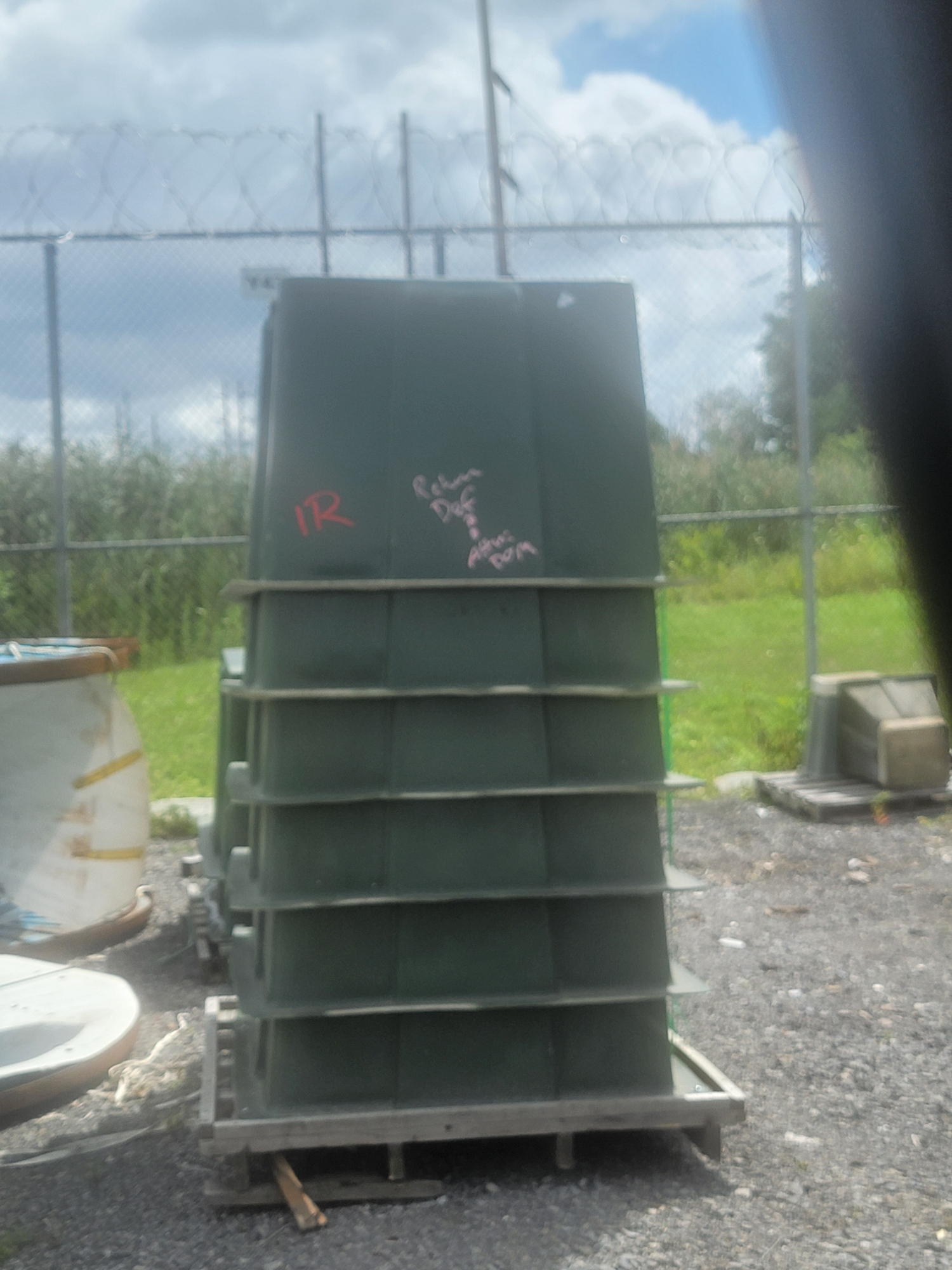 VAULT-PAD, 43INx37-1/2INx32IN FG/PLSTC