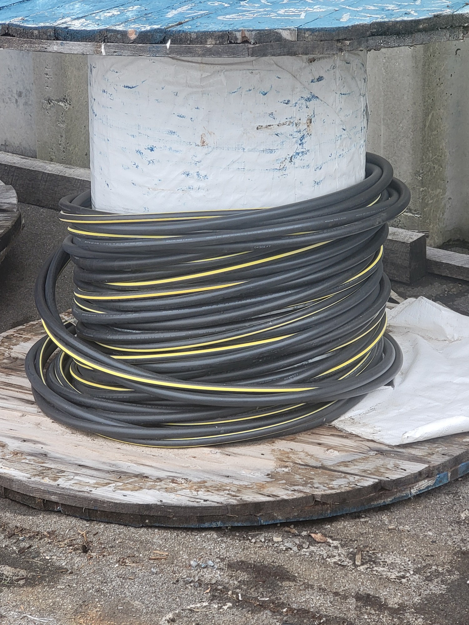 CABLE, 600V URD 2-350KCMIL AL PH 1-4/0