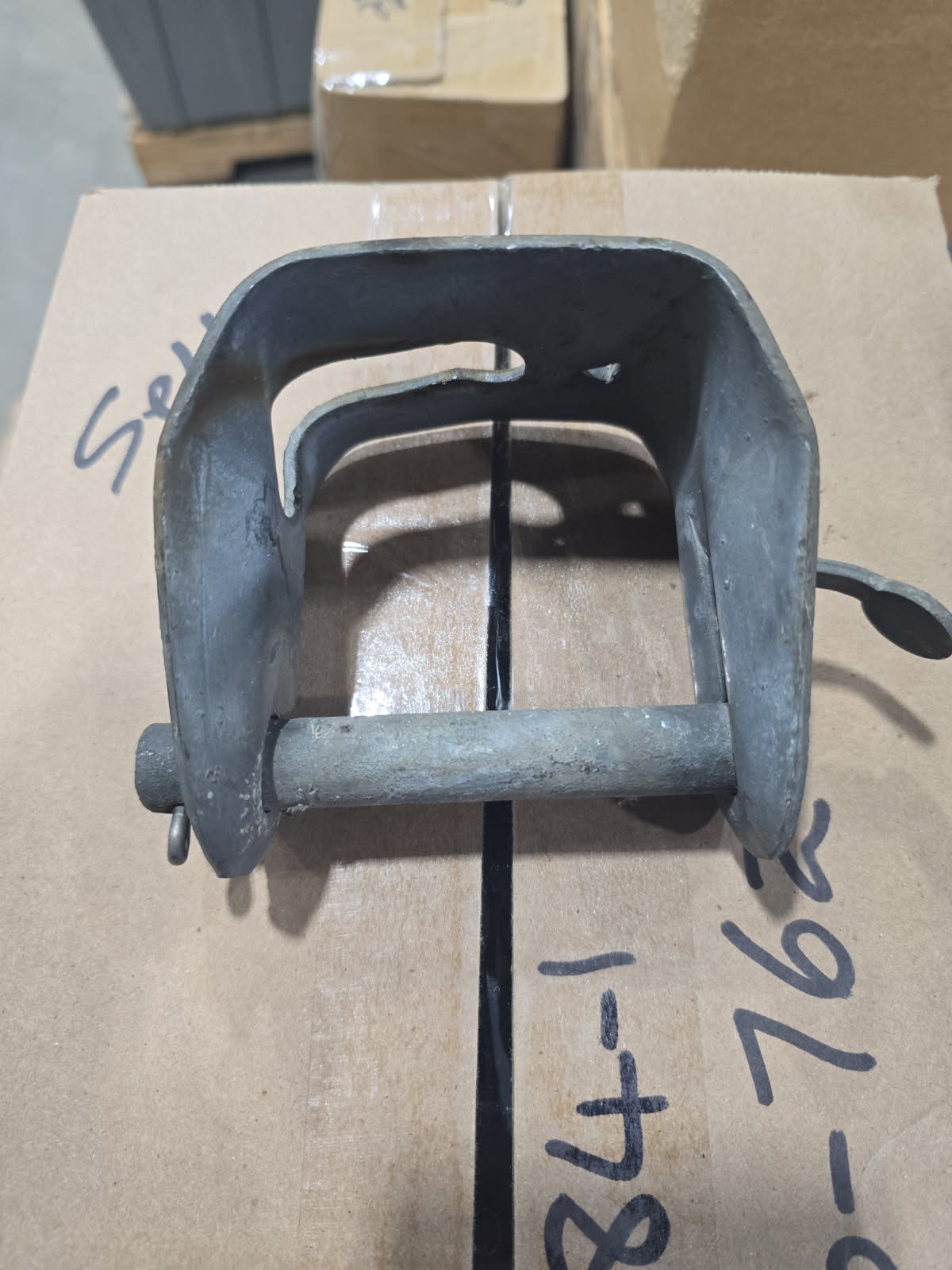 CLEVIS, INSUL 600V SAGGER TY BRKT