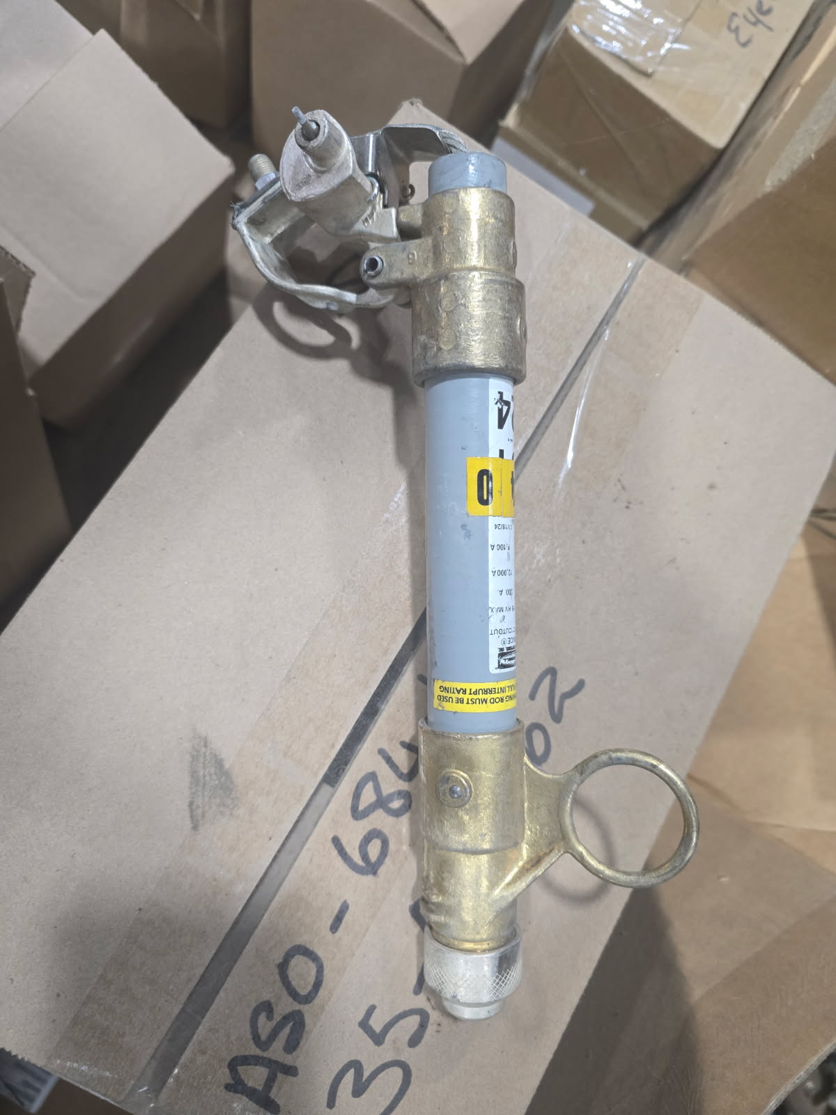 HOLDER, FUSE 15KV 200A 10KAIC