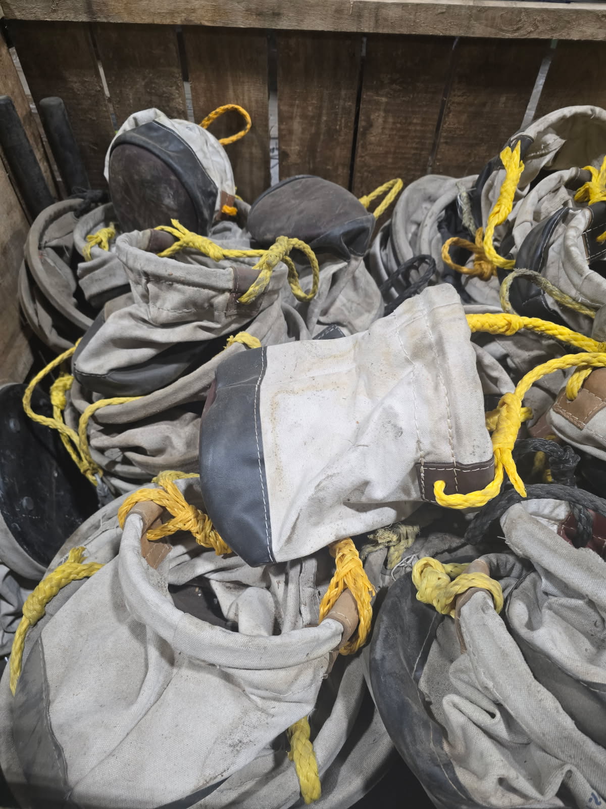 BUCKET, TOOL 8IN DIAx12IN H LTHR BOT