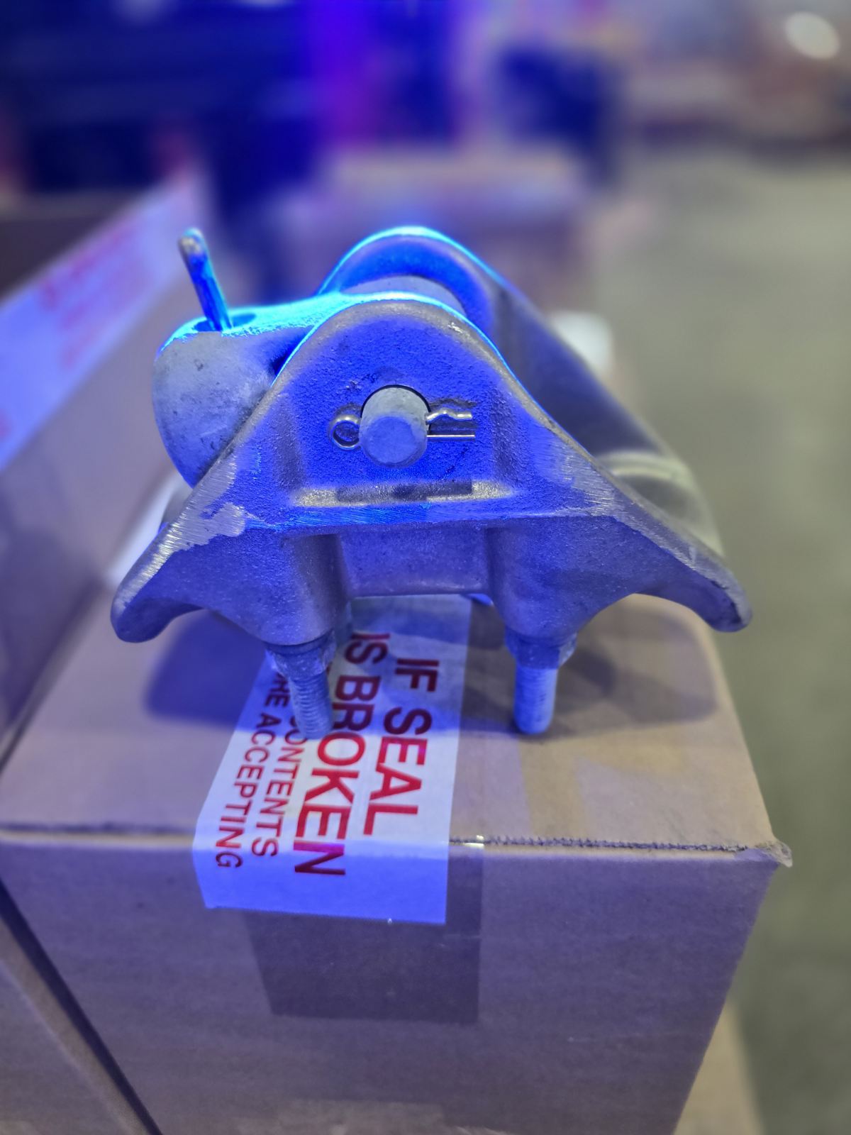 CLAMP, SUSP BLT 0.75IN-1/18IN RNG 18000